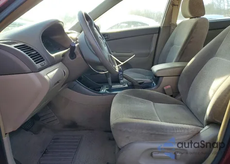 2003 Toyota Camry Le z USA, uszkodzony, nr VIN 4T1BF32K33U041237